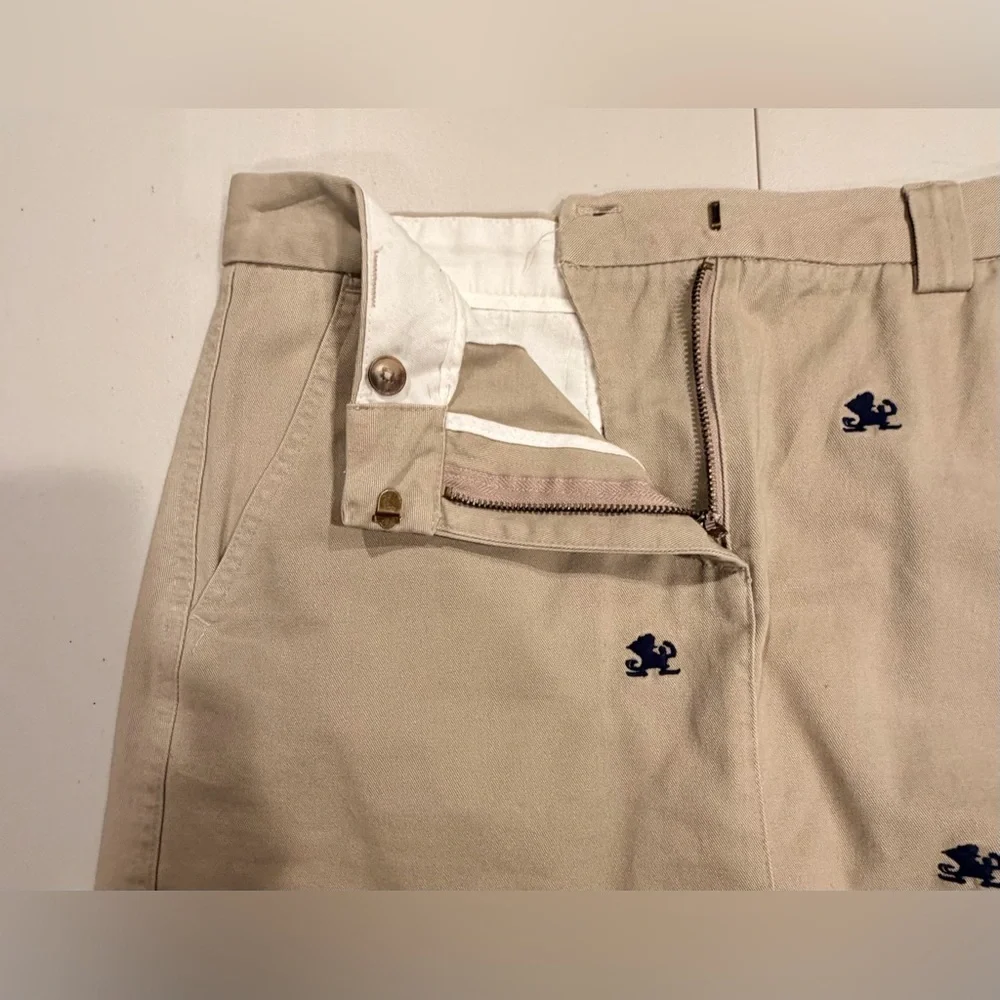 Campus Chinos | Notre Dame The Leprechaun mini-skirt. Size: 10